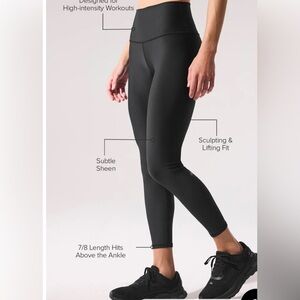 ALO Yoga 7/8 Airlift leggings, high waisted Black Leggings size XS